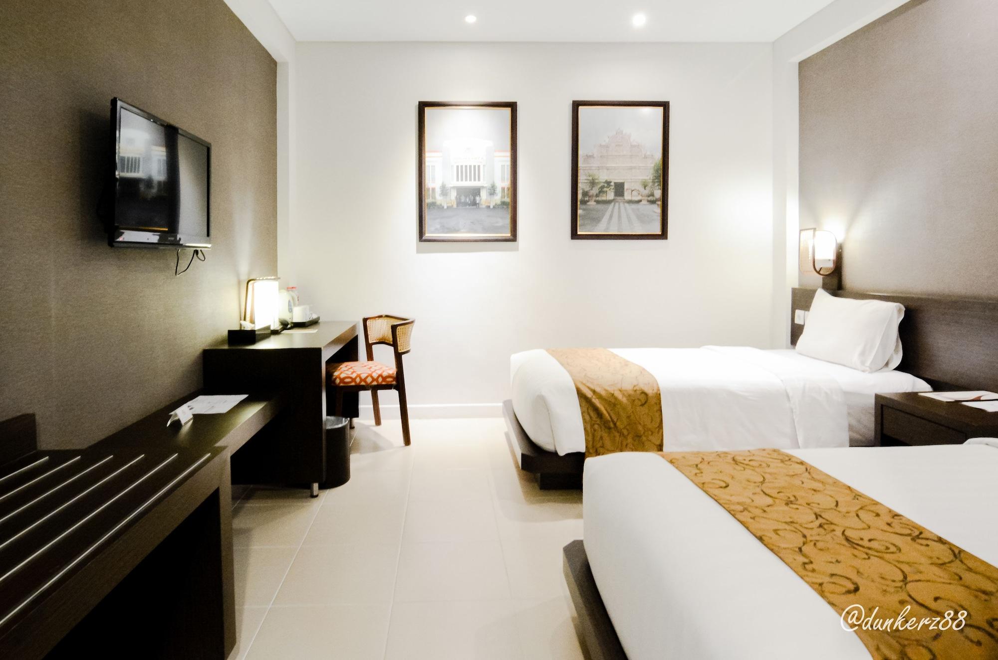 Tasneem Hotel Malioboro Yogyakarta Exterior photo