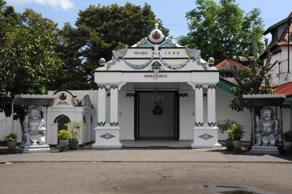 Tasneem Hotel Malioboro Yogyakarta Exterior photo