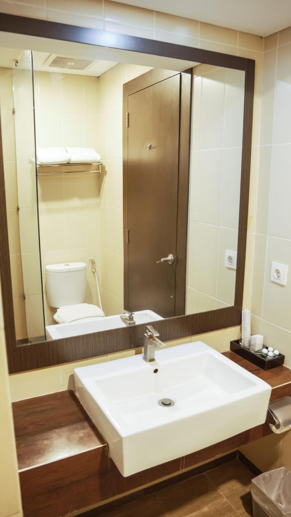 Tasneem Hotel Malioboro Yogyakarta Exterior photo